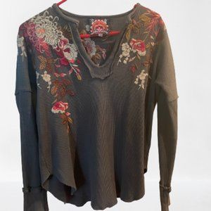 JOHNNY WAS XS CHRYS LONG SLEEVE NECK EMBROIDERED THERMAL IN GREY
